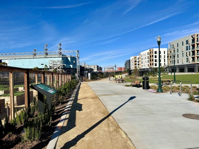 Welcome to the Emeryville Greenway Marker - wide view image. Click for full size.