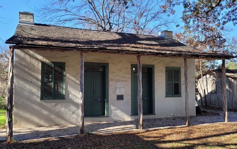 The front of the Celso Navarro House with the markers image. Click for full size.