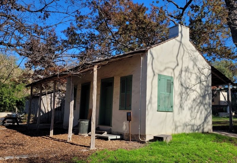 The backside of the Celso Navarro House image. Click for full size.