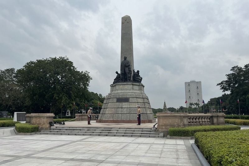 Jose Rizal National Monument image. Click for full size.