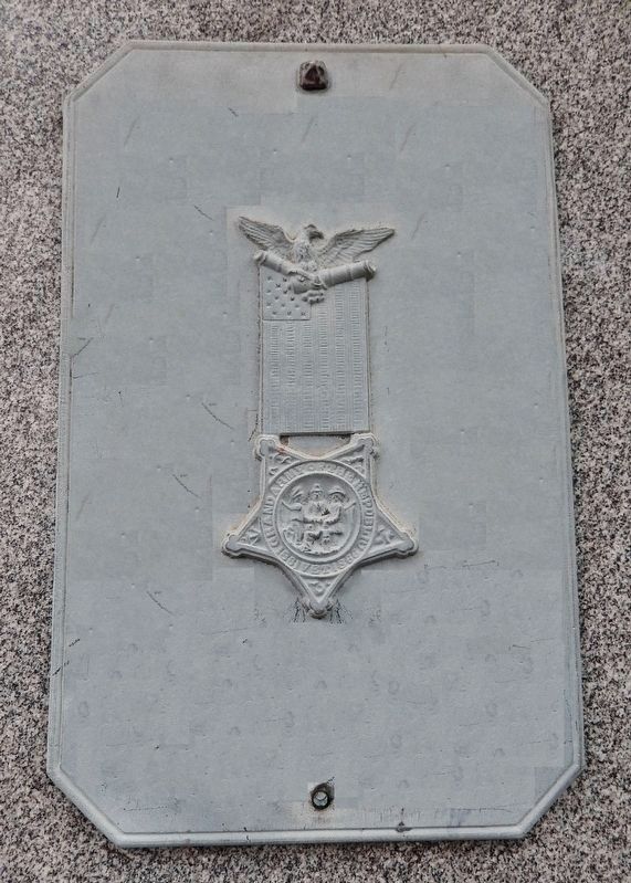 Marion Civil War Memorial<br>(<i>west side  G.A.R. Medal</i>) image. Click for full size.
