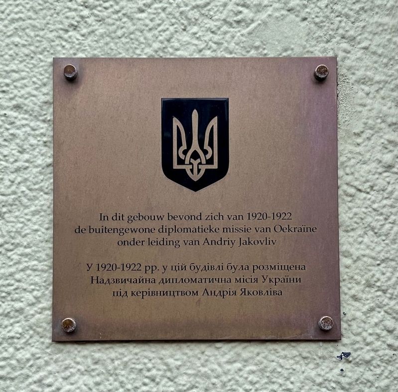 Diplomatieke Missie van Oekraïne / Diplomatic Mission of Ukraine Marker. Click for full size. Diplomatieke Missie van Oekraïne / Diplomatic Mission of Ukraine Marker image. Click for full size.