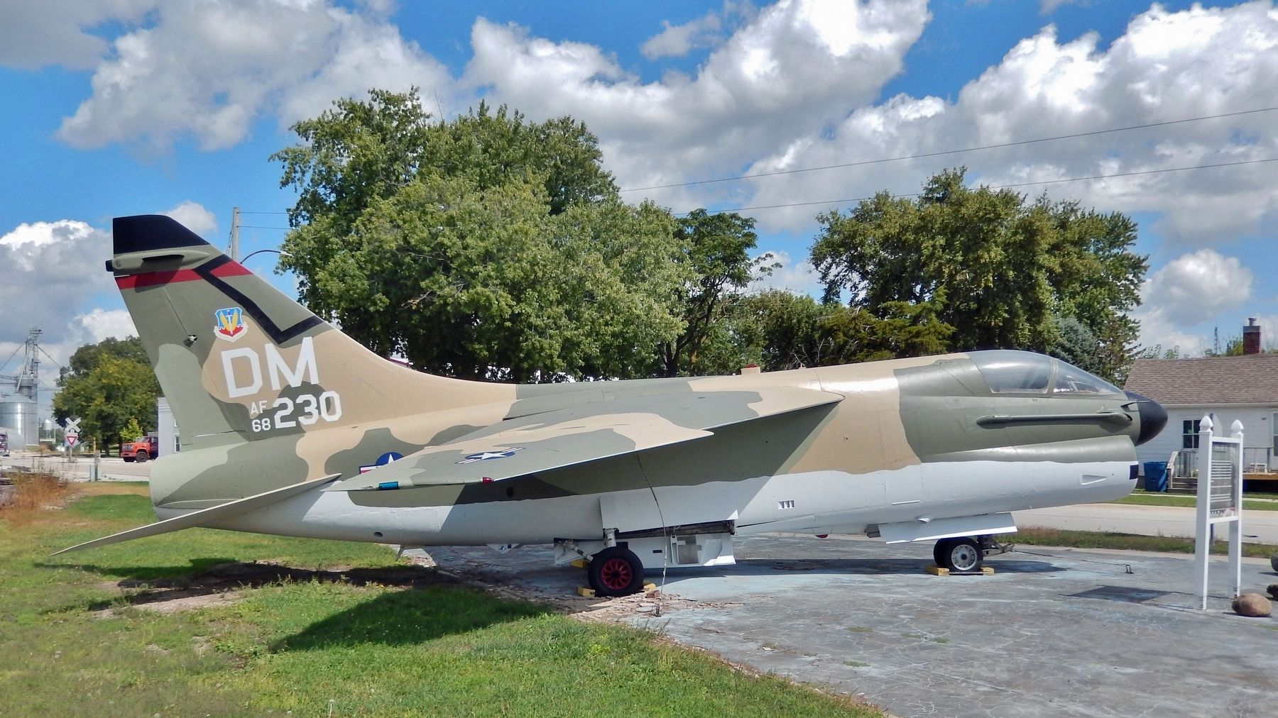 A-7 Corsair II image. Click for full size.