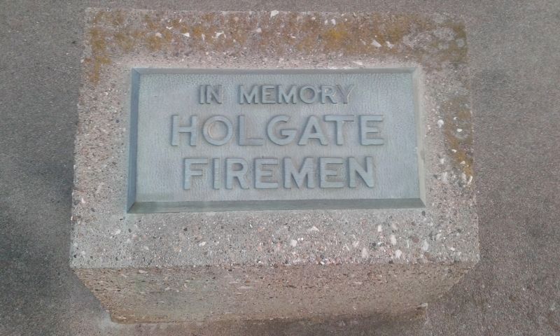 Holgate Veterans Memorial image. Click for full size.