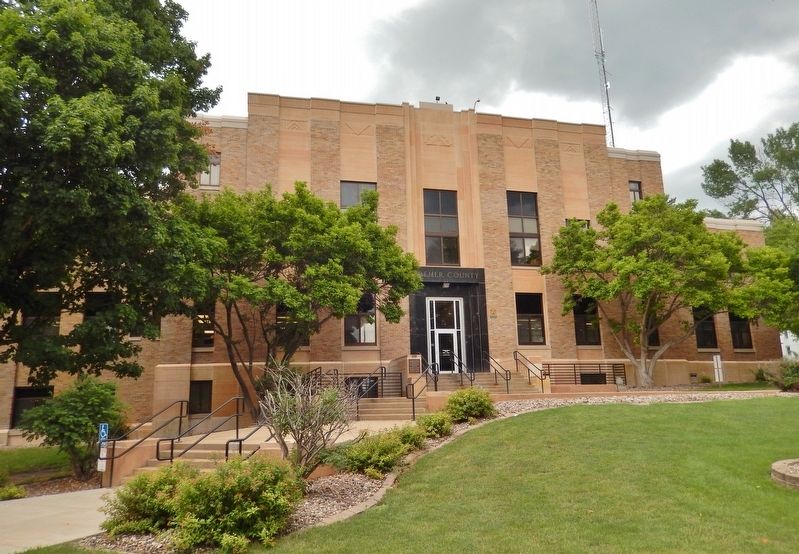 Bremer County Courthouse (<i>southwest elevation</i>) image. Click for full size.