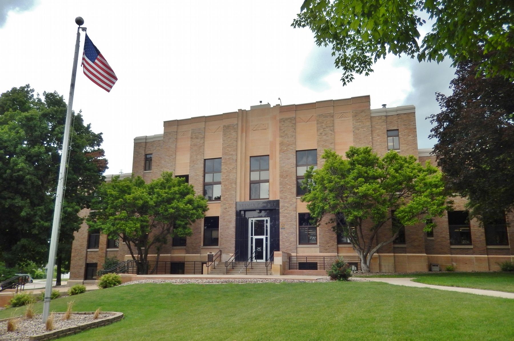Bremer County Courthouse (<i>southeast elevation</i>) image. Click for full size.