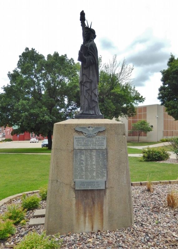 Bremer County Civil War Memorial image. Click for full size.