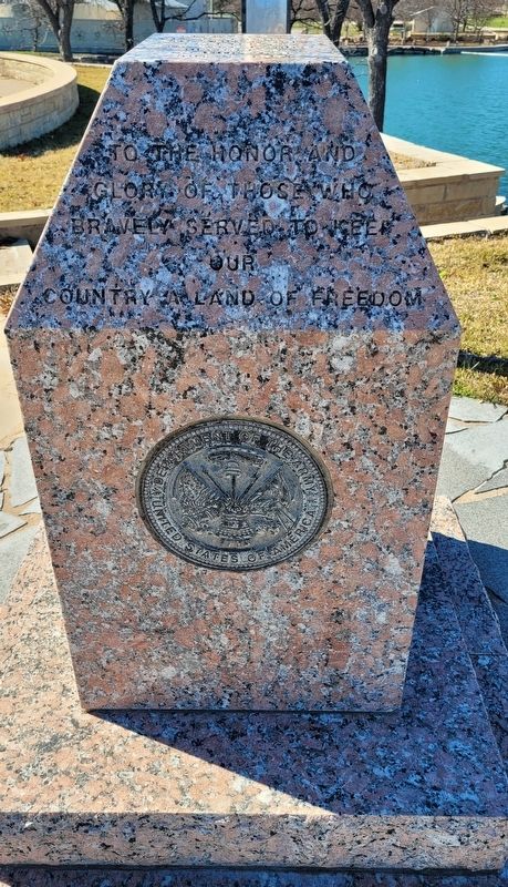 Veterans Memorial Monument image. Click for full size.