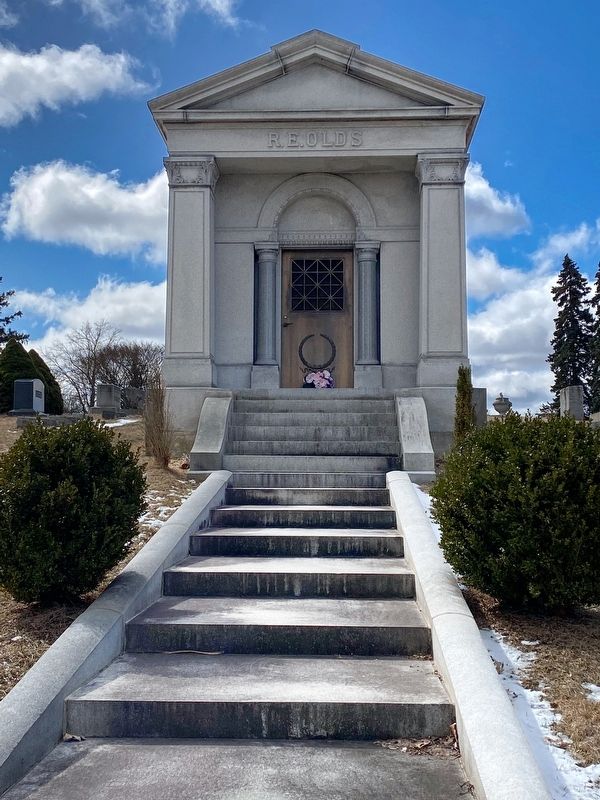 Ransom Eli Olds Gravesite image. Click for full size.