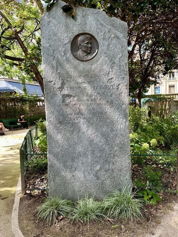 Honor� D�Estienne d�Orves Memorial image. Click for full size.