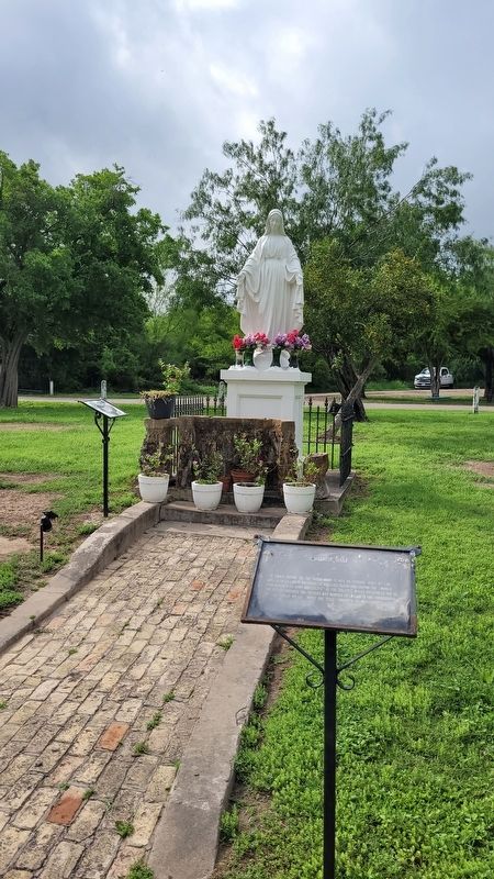 The Virgin Mary statue and Marker image. Click for full size.
