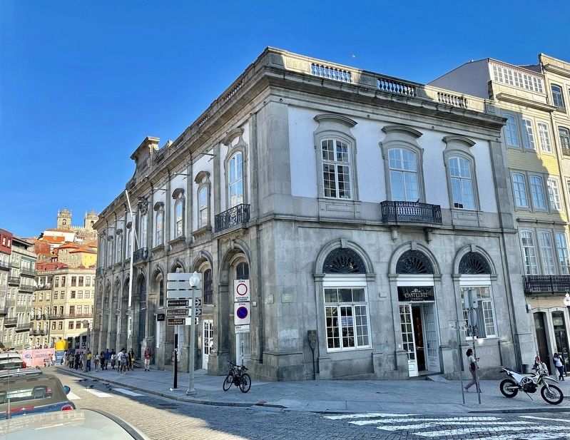 Edifício da Antiga Companhia de Seguros Douro Marker - wide view. Click for full size. Edifício da Antiga Companhia de Seguros Douro Marker - wide view image. Click for full size.