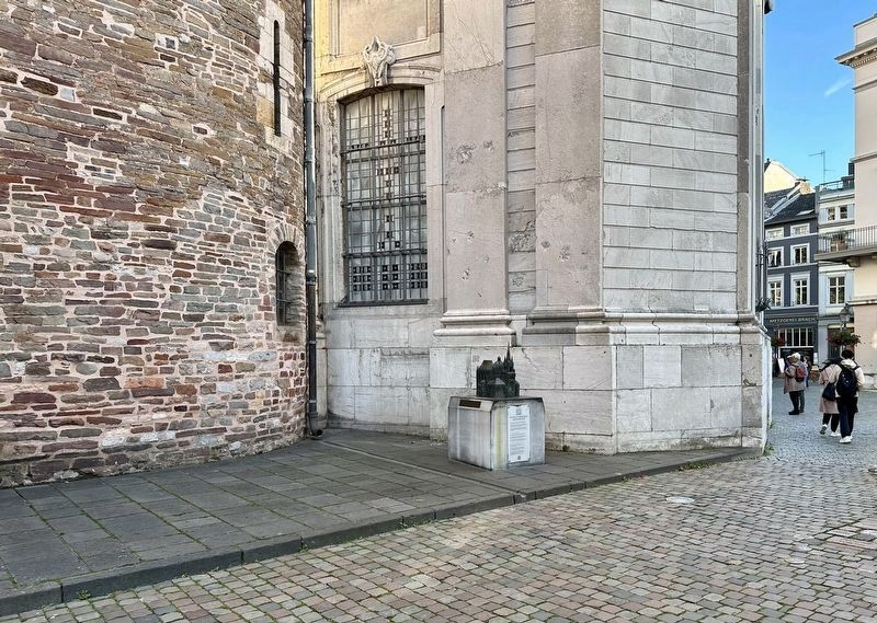 Aachener Dom / Aachen Cathedral / La Cathedrale de Aix-la-Chapelle Marker - wide view image. Click for full size.