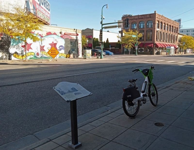 Marker at the southwest corner of Lake and Lyndale, with the Crowell Building catercorner image. Click for full size.