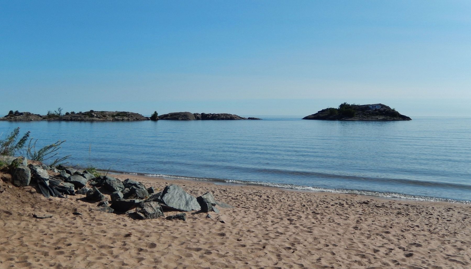 Picnic Rocks Beach. Click for full size. Picnic Rocks Beach image. Click for full size.
