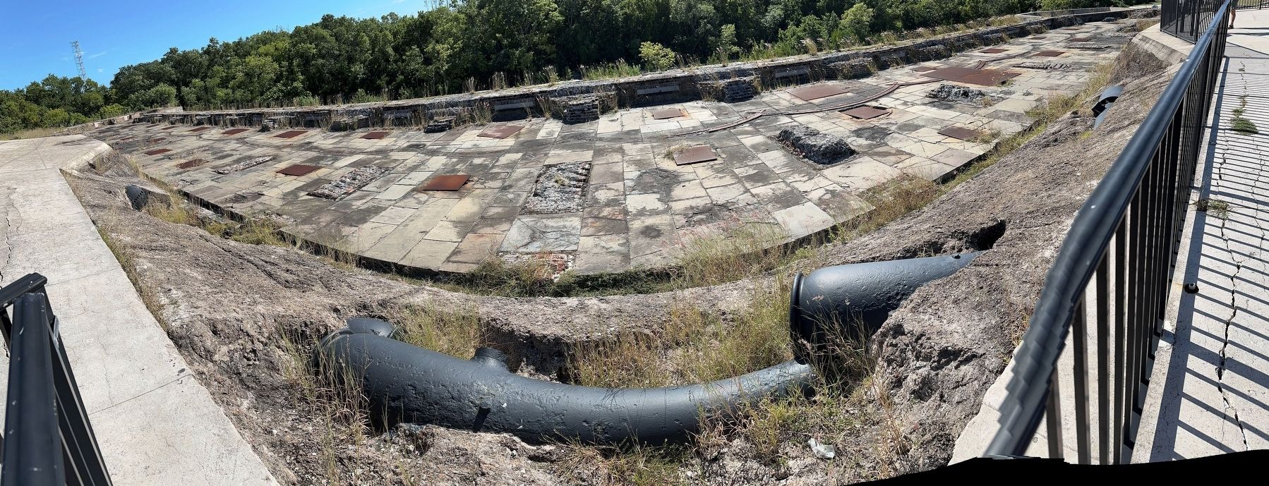 Panorama of the southern face with cannons in the concrete. Click for full size. Panorama of the southern face with cannons in the concrete image. Click for full size.
