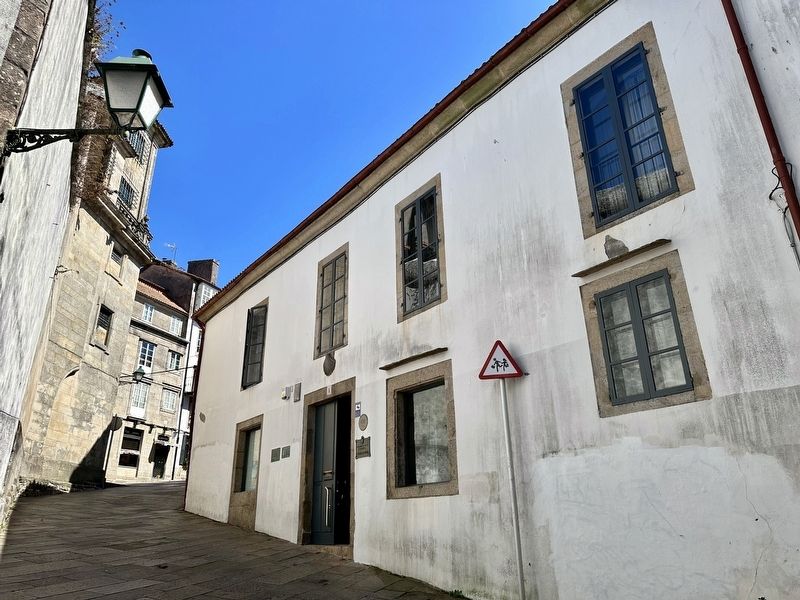 Casa da Concha / House of the Shell Marker - wider view image. Click for full size.