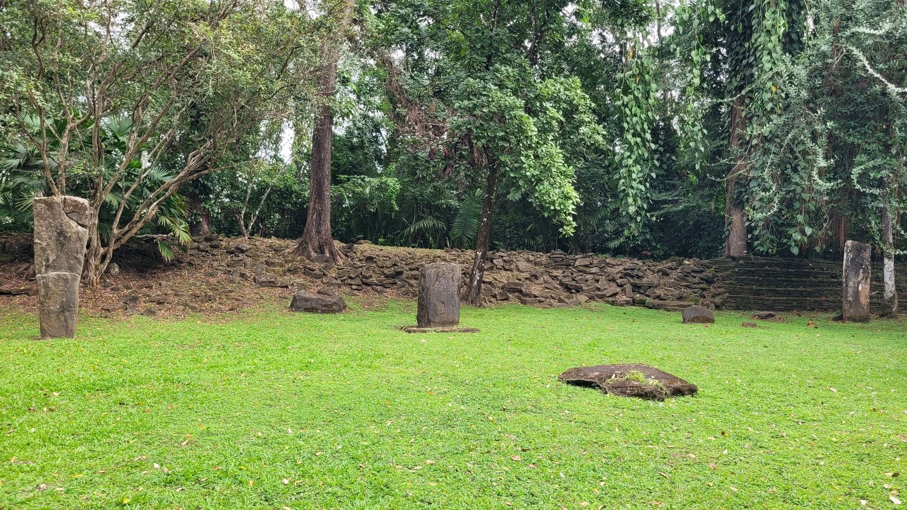Closeup of Structure 1 and the 3 stone markers of E-Group. Click for full size. Closeup of Structure 1 and the 3 stone markers of E-Group image. Click for full size.