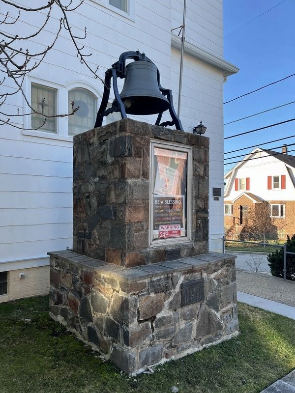 Gordon E. Thomas Memorial affixed to the Memorial Bell image. Click for full size.