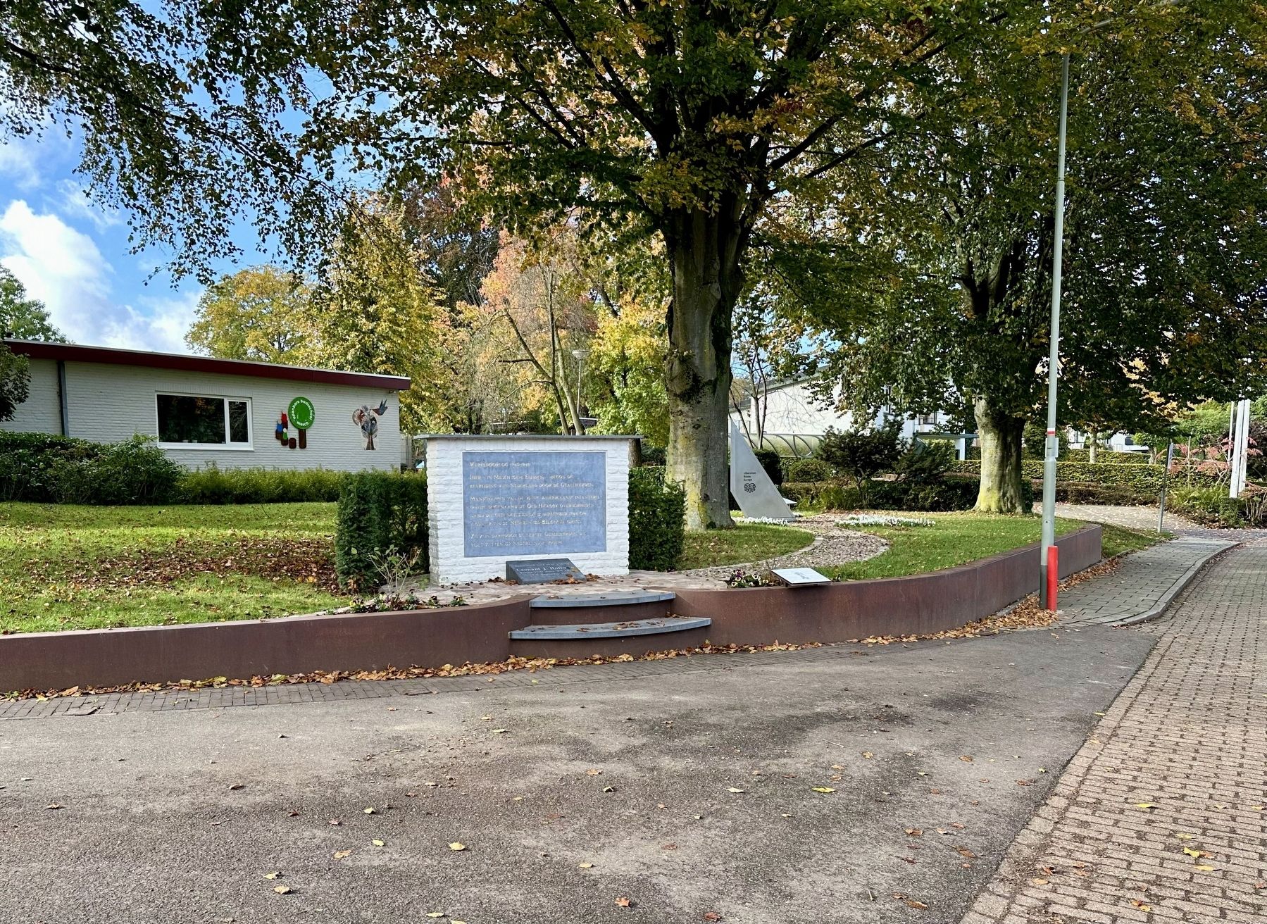 Mesch Liberation Monument - wide view image. Click for full size.