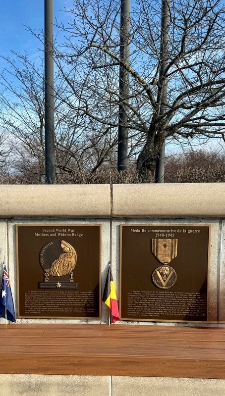 M�daille comm�morative de la guerre Marker (right) image. Click for full size.