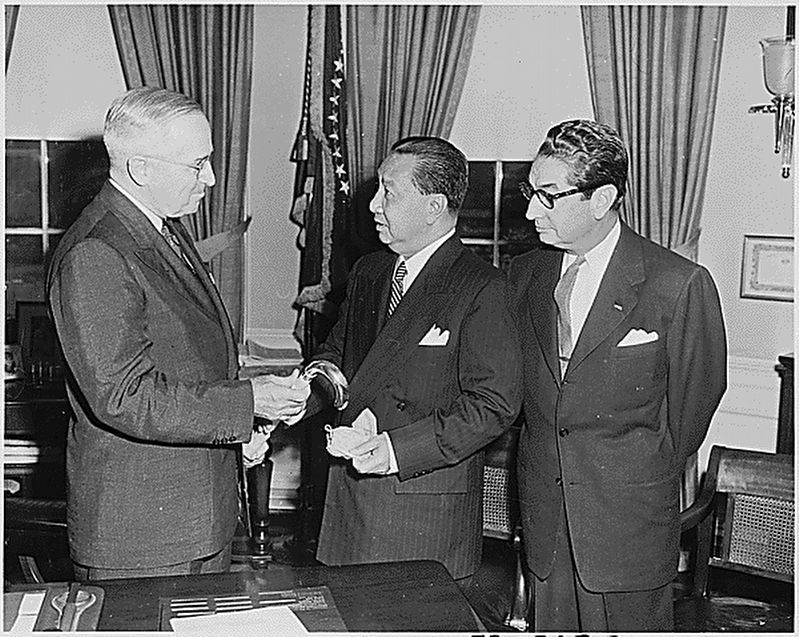 President Truman and President Quirino image. Click for full size.