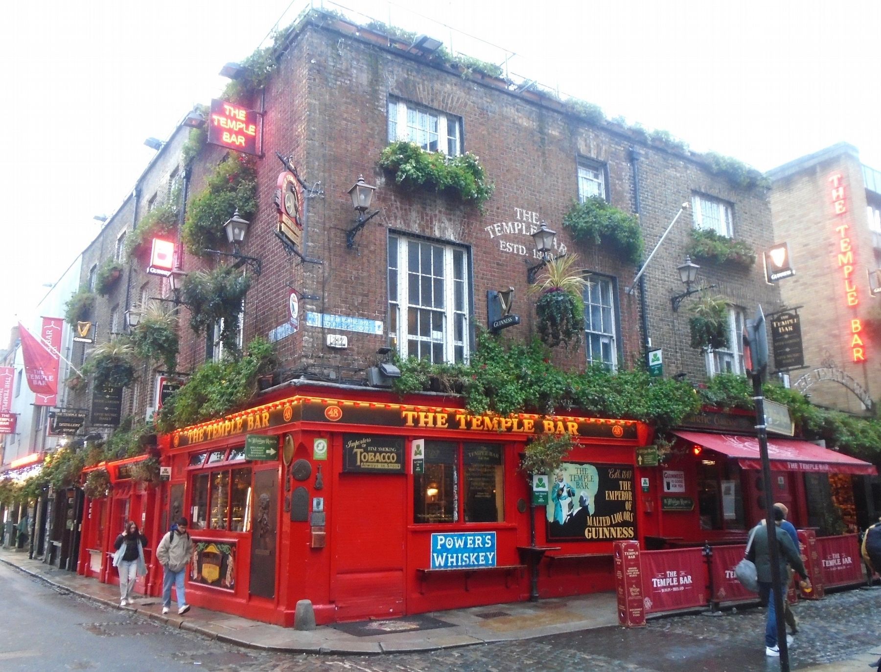 The Temple Bar image. Click for full size.