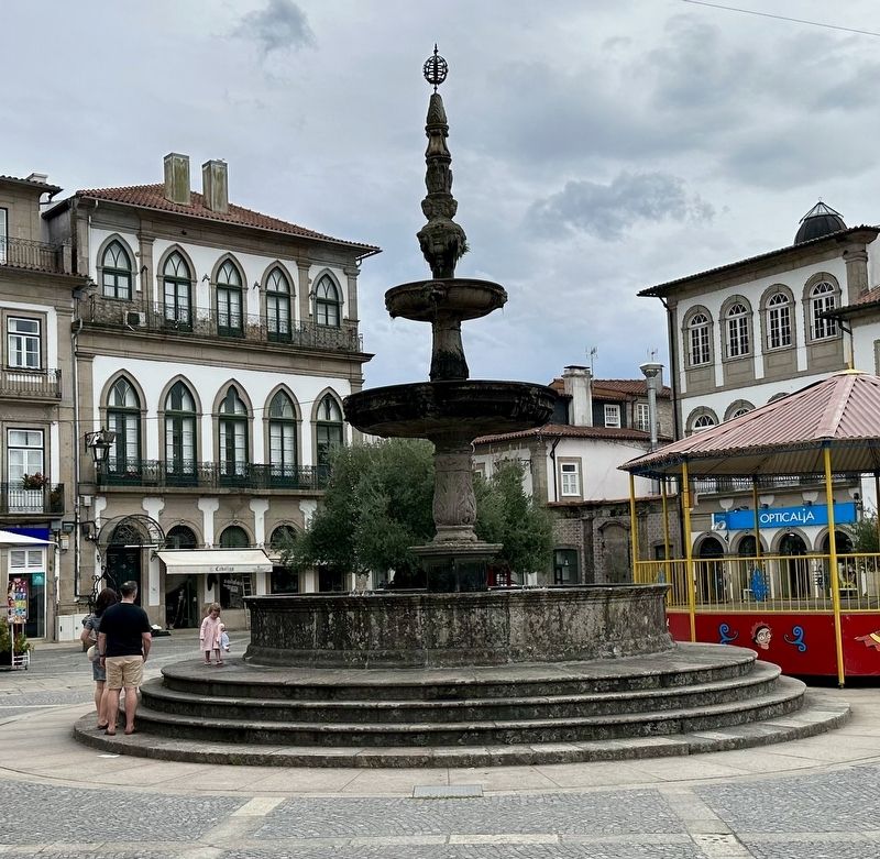 Chafariz /Fountain. Click for full size. Chafariz /Fountain image. Click for full size.