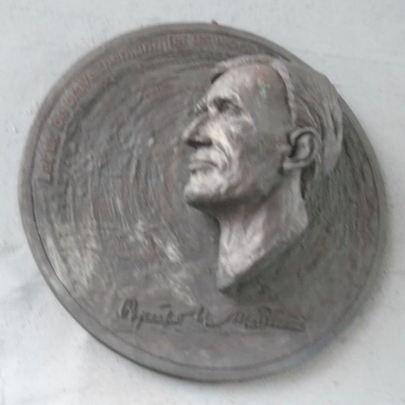General Richard Mulcahy/An Ginerl Risteard  Maolchathaigh Bas Relief image. Click for full size.
