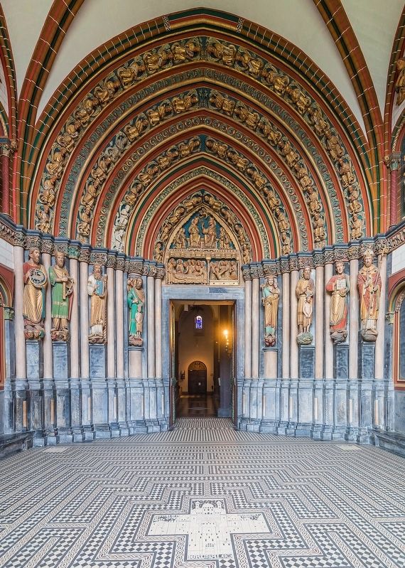 Bergportaal of Sint-Servaasbasiliek, Maastricht image. Click for full size.