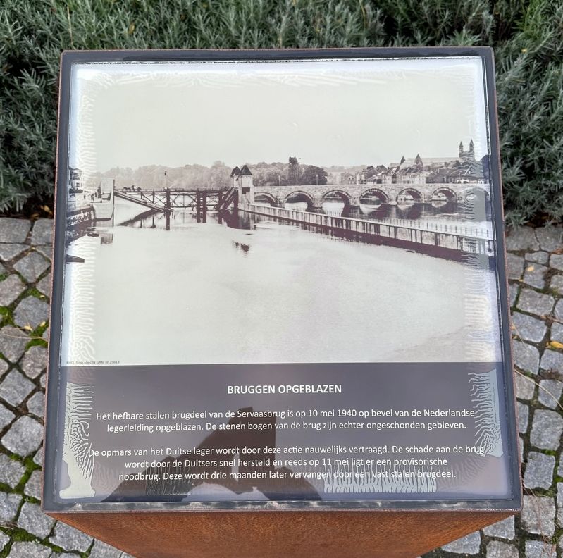 Herdenkingsplein (04): Bruggen Opgeblazen / Blown up Bridges Marker image. Click for full size.