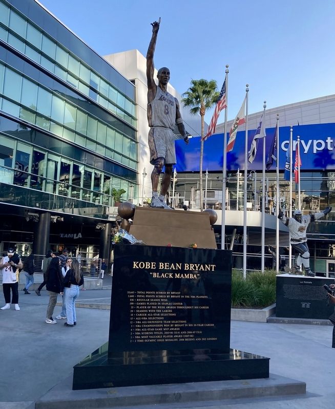 Kobe Bryant Statue and Marker image. Click for full size.
