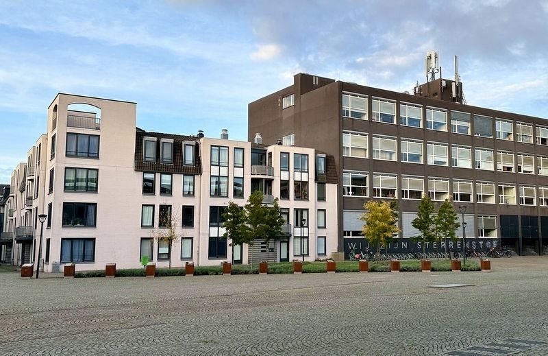 Herdenkingsplein (07): Schuilgelegenheid / Shelter Marker image. Click for full size.