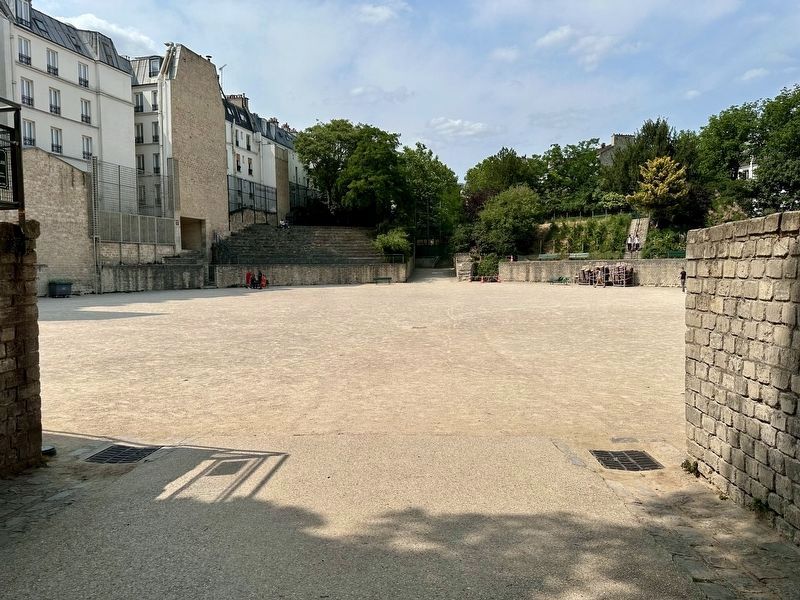 Arena interior, as seen from mouth of the Rue de Navarre passageway. Click for full size. Arena interior, as seen from mouth of the Rue de Navarre passageway image. Click for full size.