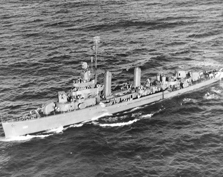 The U.S. Navy destroyer USS Farenholt (DD-491) off Pearl Harbor image. Click for full size.