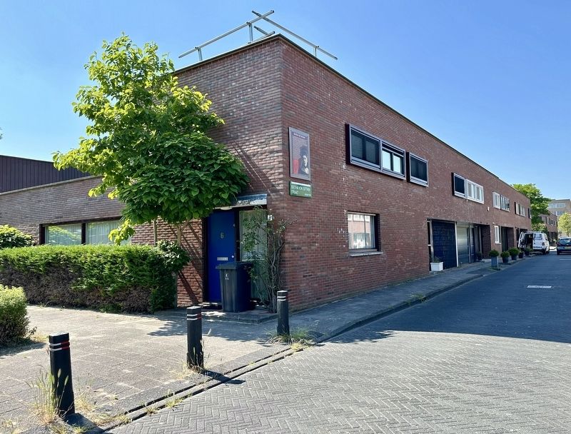 Bertha von Suttner Marker - wide view. Click for full size. Bertha von Suttner Marker - wide view image. Click for full size.