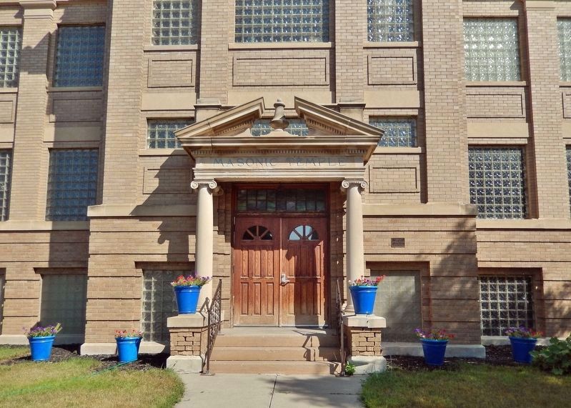 Devils Lake Masonic Temple (<i>south/front entrance</i>) image. Click for full size.
