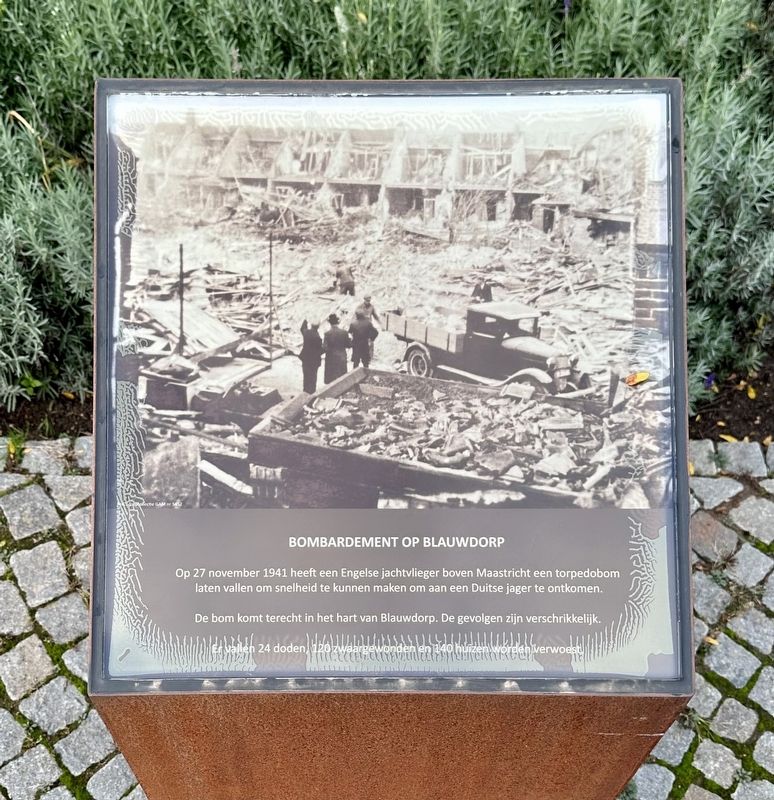 Herdenkingsplein (10): Bombardement op Blauwdorp Marker image. Click for full size.