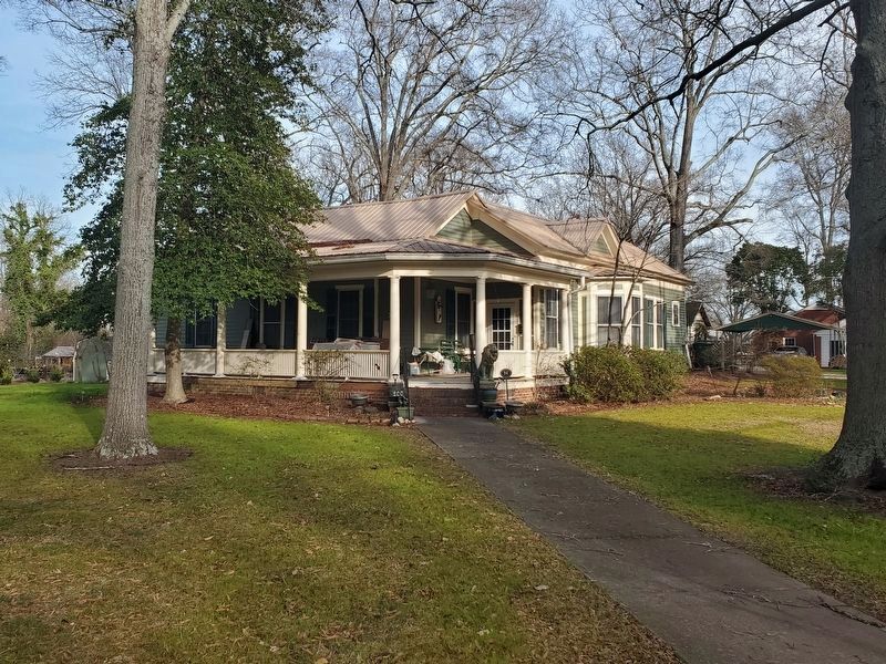 David E. Finley Birthplace from street corner image. Click for full size.