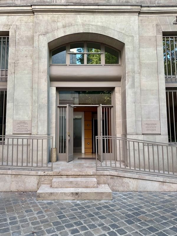 La Banque de l�Algerie / The Bank of Algeria Marker - wide view image. Click for full size.
