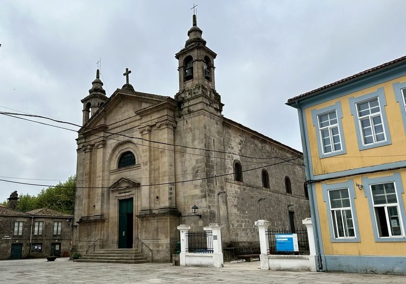 Igrexa parroquial de Santiago de Padr�n / St. Jame�s Church - front image. Click for full size.