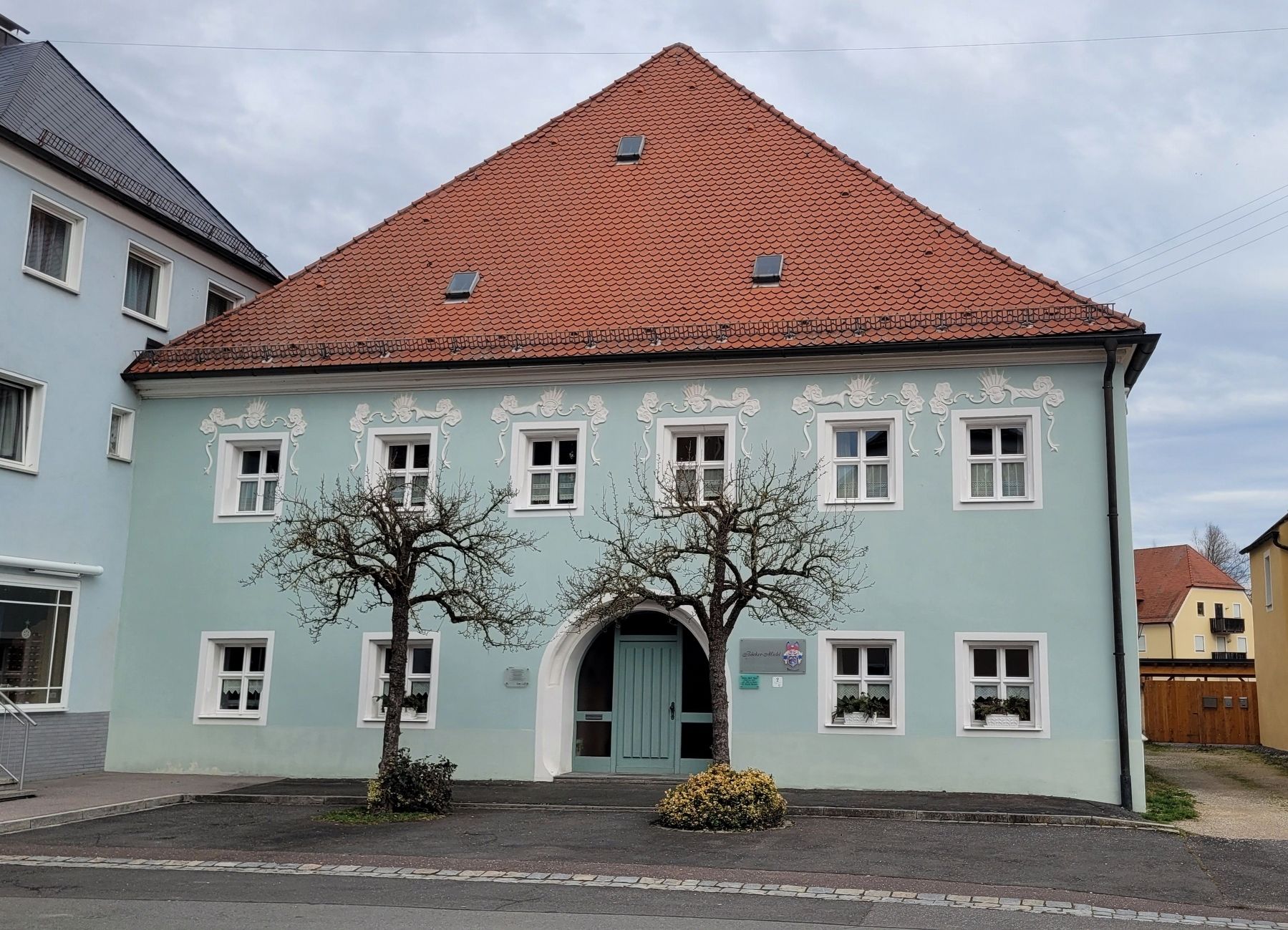 The view of the Baker-Michl-House from the street. Click for full size. The view of the Baker-Michl-House from the street image. Click for full size.