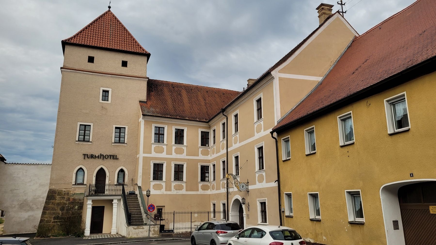 The view of the Keeper's Residence from the street. Click for full size. The view of the Keeper's Residence from the street image. Click for full size.