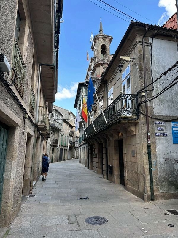 Pazo do Concello / Palacio del Ayuntamiento / Town Hall Square Marker - wide view image. Click for full size.