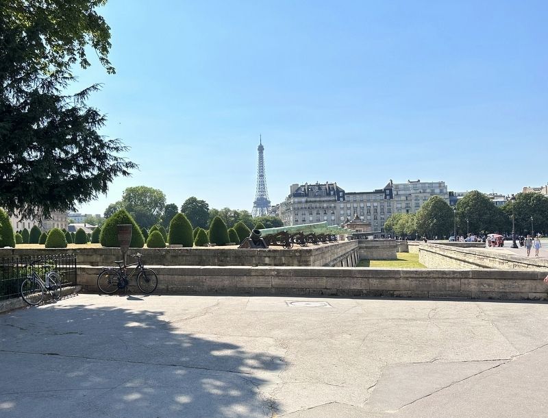 H�tel national des Invalides Marker - wide view image. Click for full size.