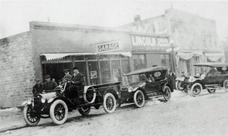 Marker detail: Hoyt Garage & Lincoln Cigar Factory, c.1920 image. Click for full size.