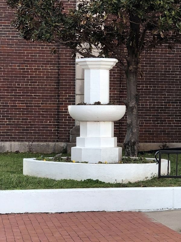 Confederate Memorial Fountain Marker. Click for full size. Confederate Memorial Fountain Marker image. Click for full size.