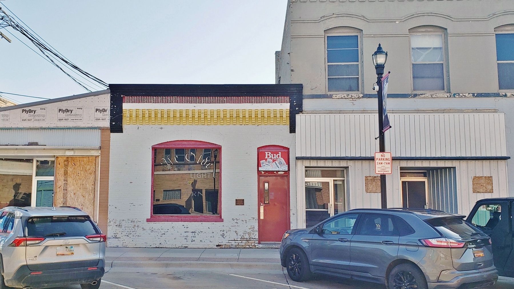 Ye Old Tavern (<i>west/front elevation</i>). Click for full size. Ye Old Tavern (<i>west/front elevation</i>) image. Click for full size.