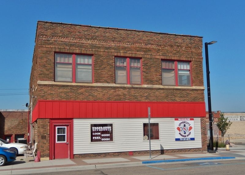 Majestic Cleaners Building (<i>east elevation</i>) image. Click for full size.