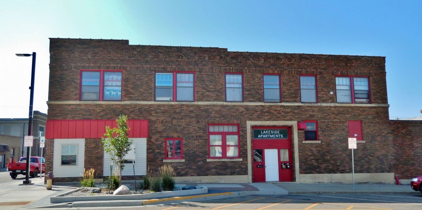 Majestic Cleaners Building (<i>north elevation</i>) image. Click for full size.